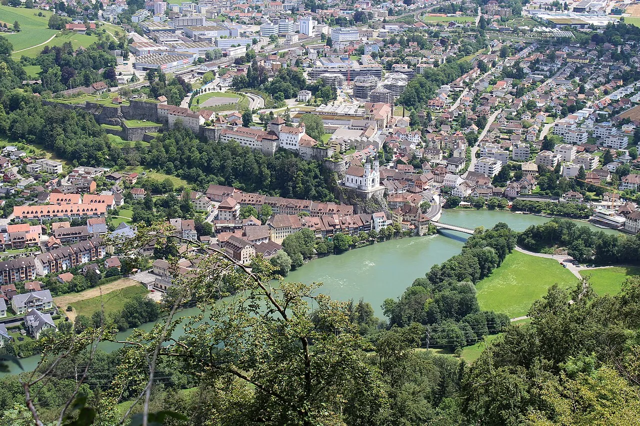 Aarburg mit Kirche und Festung im Kanton Aargau
