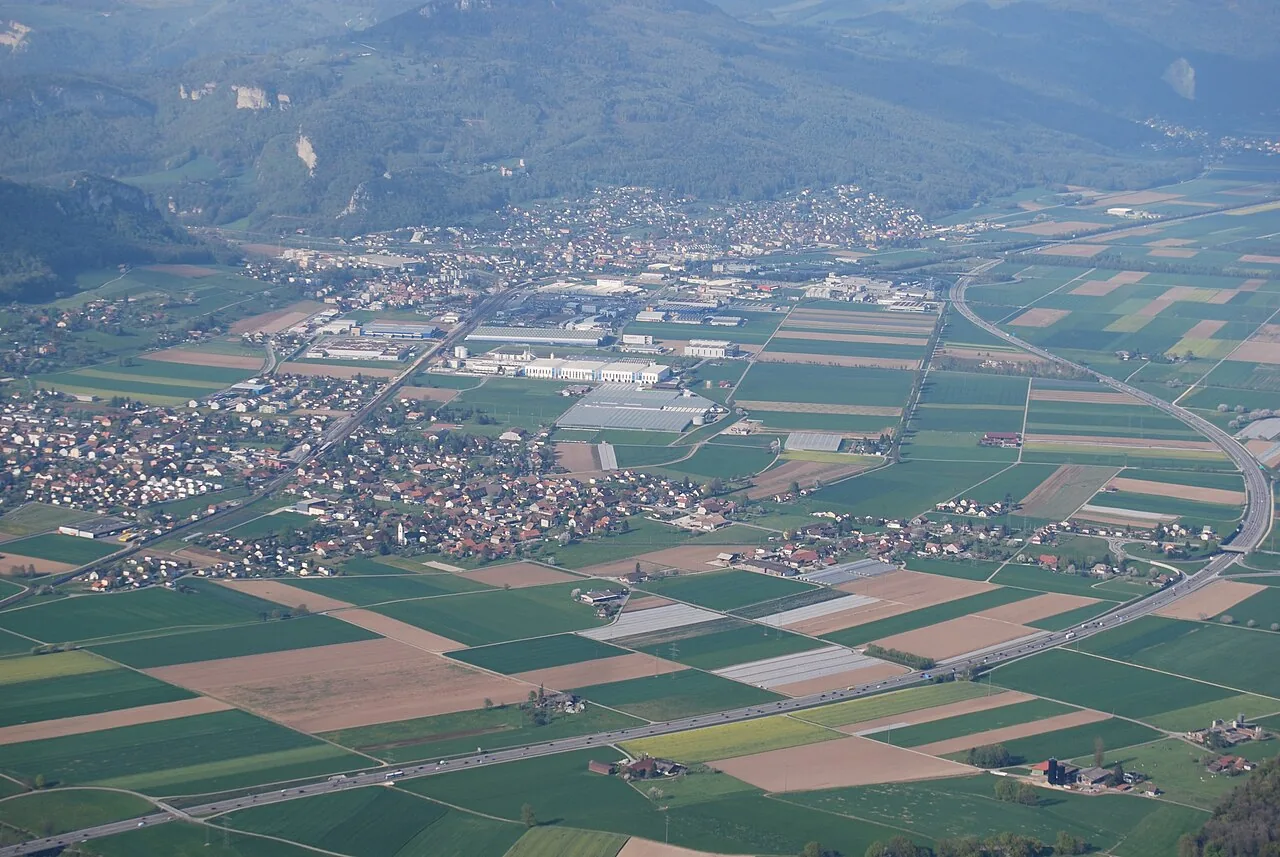 Luftaufnahme von Oensingen und Niederbipp im Kanton Solothurn