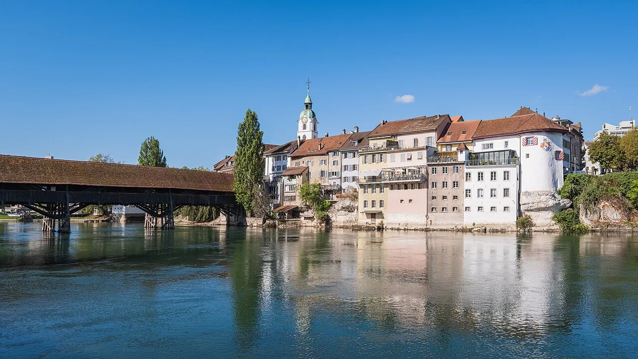 Altstadt von Olten mit gedeckter Brücke und Stadtturm im Kanton Solothurn