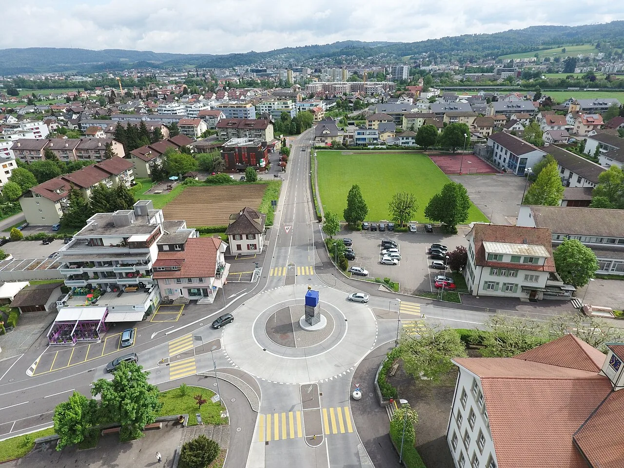 Kreuzplatz im Zentrum von Strengelbach im Kanton Aargau